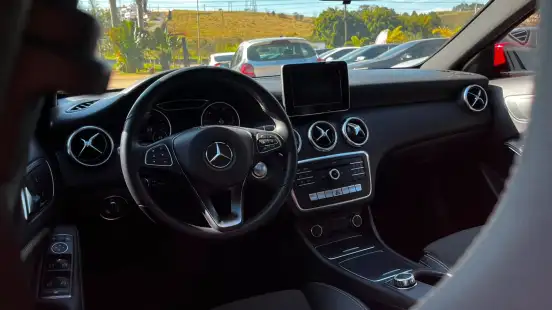 MERCEDES-BENZ-A 200-2018