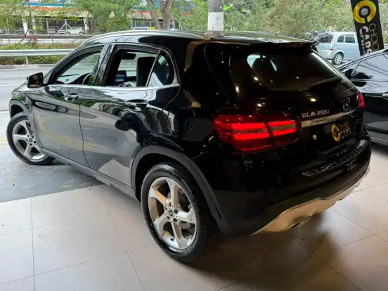 MERCEDES-BENZ-GLA 200-2020