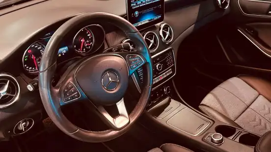MERCEDES-BENZ-GLA 200-2019