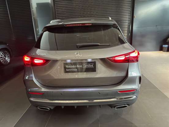 MERCEDES-BENZ-GLA 200-2024