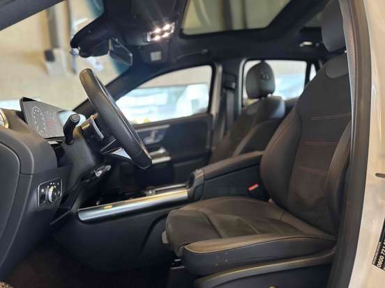 MERCEDES-BENZ-GLA 200-2024
