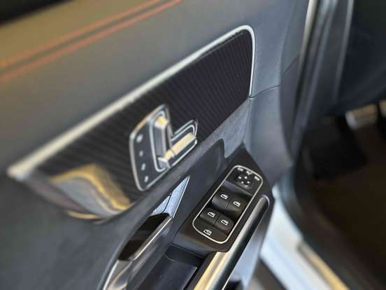 MERCEDES-BENZ-GLA 200-2024