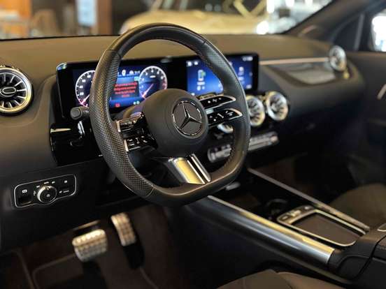 MERCEDES-BENZ-GLA 200-2024