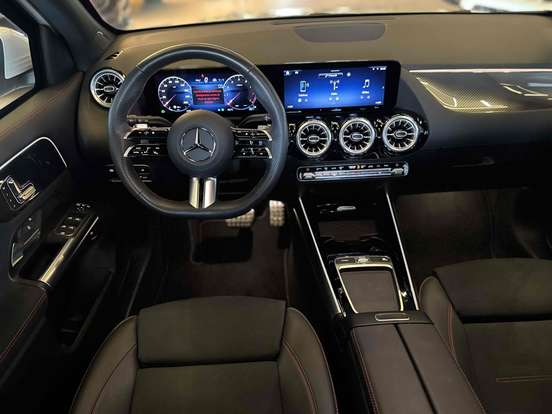 MERCEDES-BENZ-GLA 200-2024