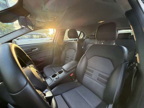 MERCEDES-BENZ-GLA 200-2016