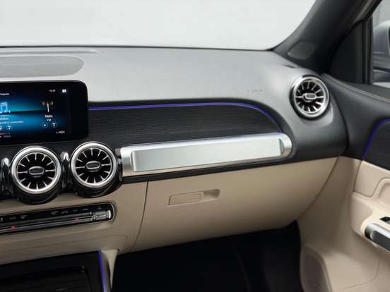 MERCEDES-BENZ-GLB 200-2021