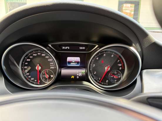 MERCEDES-BENZ-GLA 200-2019