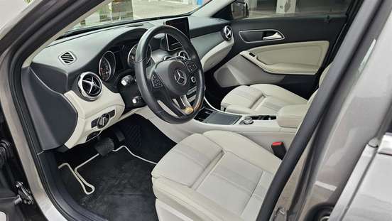 MERCEDES-BENZ-GLA 200-2018