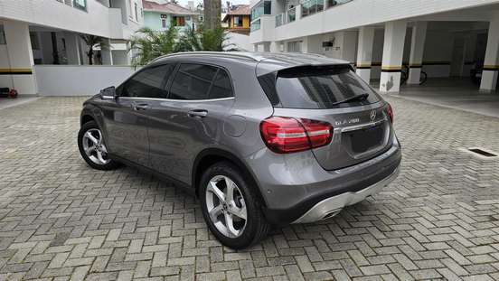 MERCEDES-BENZ-GLA 200-2018