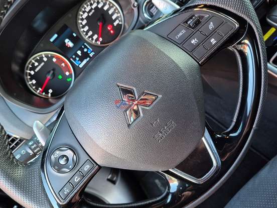 MITSUBISHI-ECLIPSE CROSS-1.5 MIVEC TURBO GASOLINA HPE-S BLACK S-AWC CVT MITSUBISHI-ECLIPSE CROSS-2025