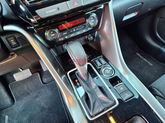 MITSUBISHI-ECLIPSE CROSS-1.5 MIVEC TURBO GASOLINA HPE-S BLACK S-AWC CVT MITSUBISHI-ECLIPSE CROSS-2025