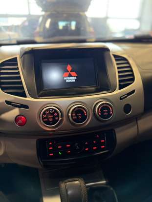 MITSUBISHI-L200 TRITON-2015