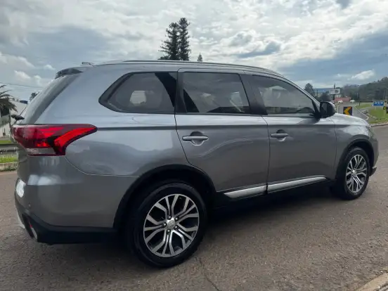 MITSUBISHI-OUTLANDER-2016