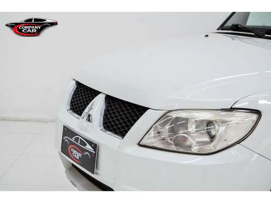 MITSUBISHI-PAJERO TR4-2011