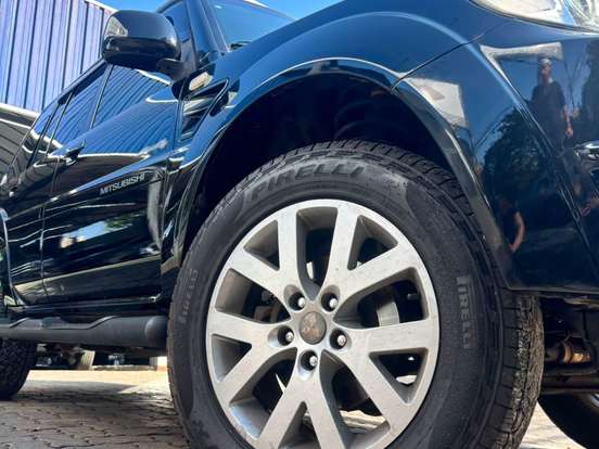 MITSUBISHI-PAJERO TR4-2.0 4X4 16V 140CV FLEX 4P AUTOMÁTICO MITSUBISHI-PAJERO TR4-2009