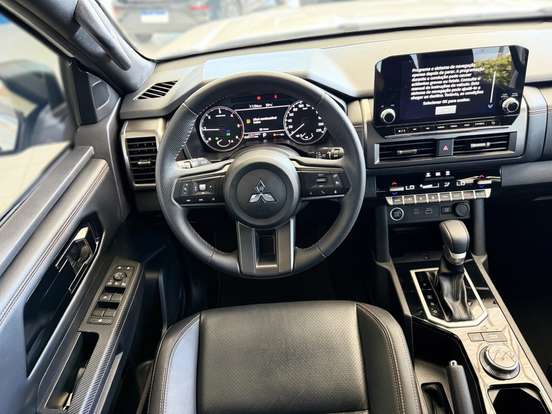 MITSUBISHI-TRITON-2025