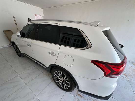 MITSUBISHI-OUTLANDER-3.0 GT 4X4 V6 24V GASOLINA 4P AUTOMÁTICO MITSUBISHI-OUTLANDER-2017