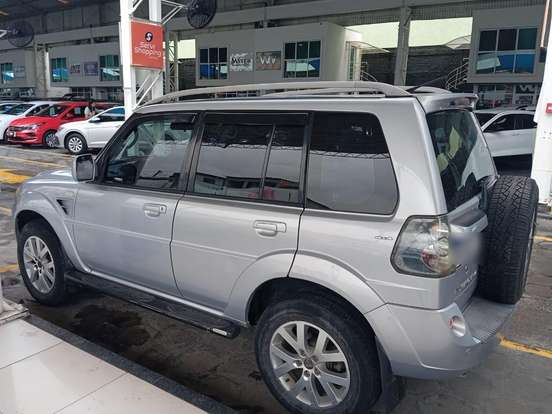MITSUBISHI-PAJERO TR4-2.0 4X4 16V 140CV FLEX 4P AUTOMÁTICO MITSUBISHI-PAJERO TR4-2010