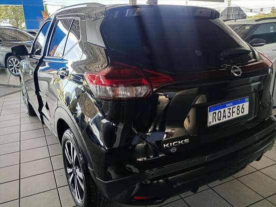 NISSAN-KICKS-2023