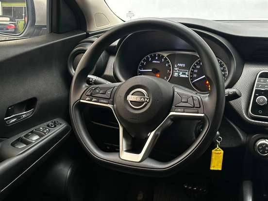 NISSAN-KICKS-2023