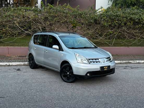 NISSAN-LIVINA-2011
