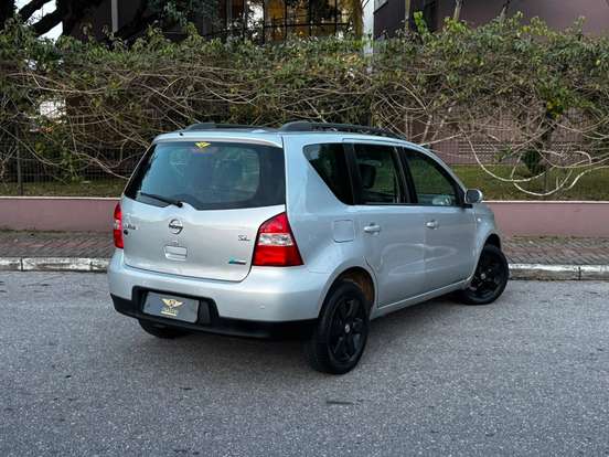 NISSAN-LIVINA-1.8 SL 16V FLEX 4P AUTOMÁTICO NISSAN-LIVINA-2011