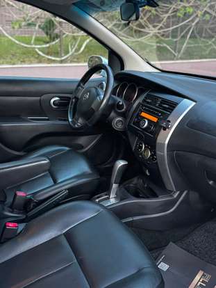 NISSAN-LIVINA-2011
