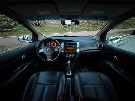 NISSAN-LIVINA-2011