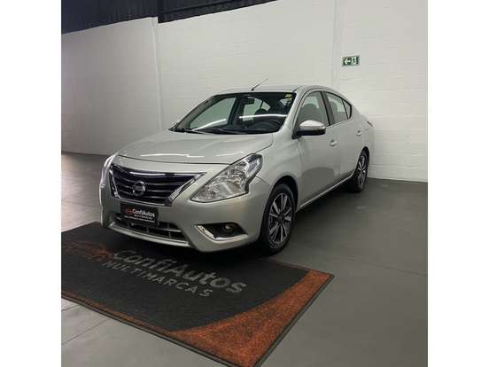 NISSAN-VERSA-2020