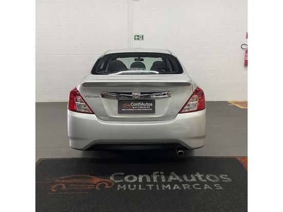 NISSAN-VERSA-2020