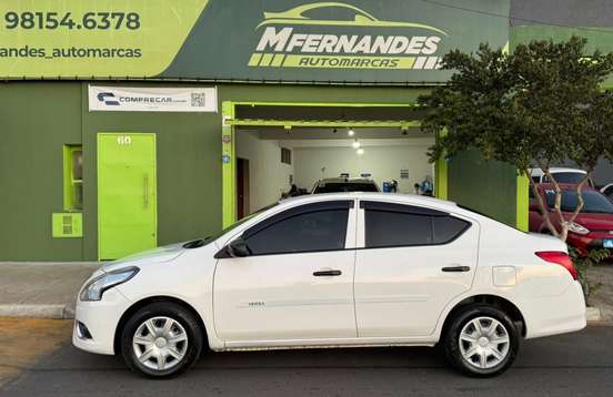 NISSAN-VERSA-2020
