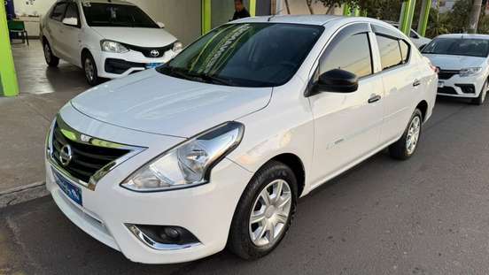 NISSAN-VERSA-2020