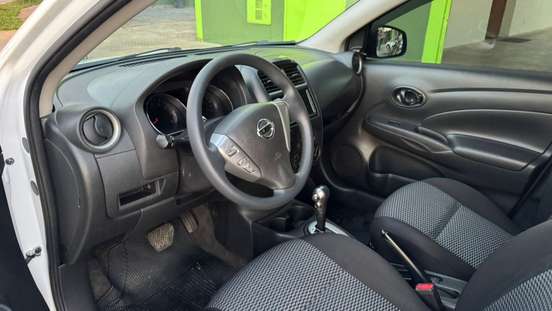 NISSAN-VERSA-2020