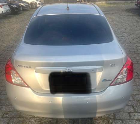 NISSAN-VERSA-2012