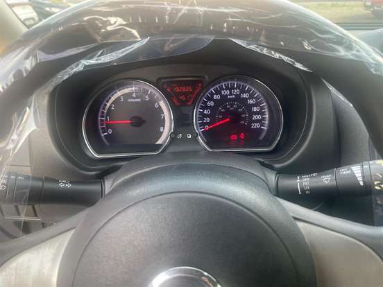 NISSAN-VERSA-2012