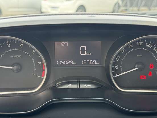PEUGEOT-208-2015