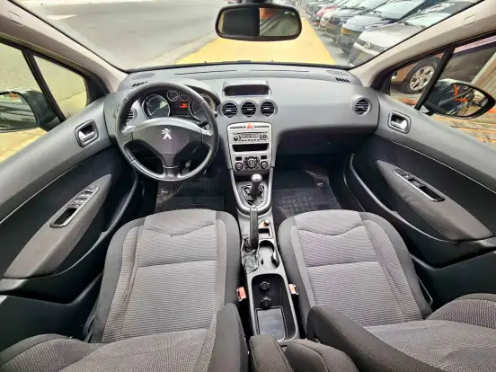 PEUGEOT-308-2012