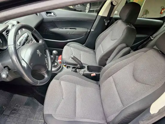 PEUGEOT-308-2012