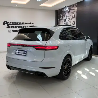 PORSCHE-CAYENNE-2021