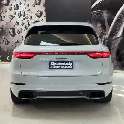 PORSCHE-CAYENNE-2021
