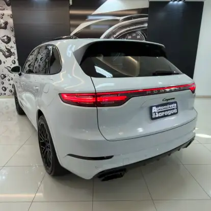 PORSCHE-CAYENNE-2021