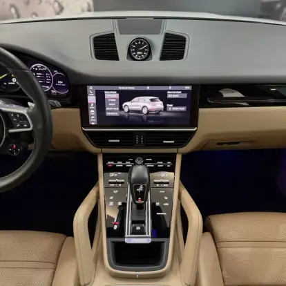 PORSCHE-CAYENNE-2021