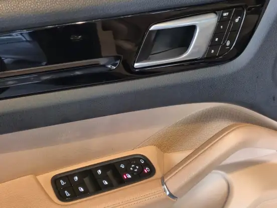 PORSCHE-CAYENNE-2018