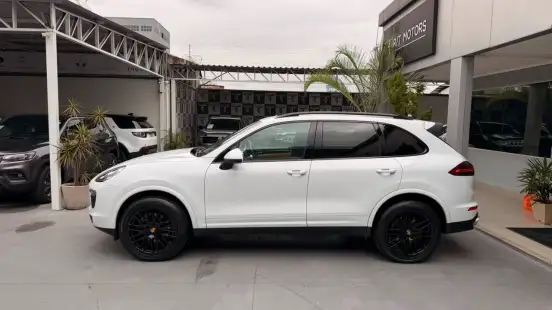 PORSCHE-CAYENNE-2017
