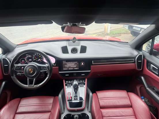 PORSCHE-CAYENNE-2022