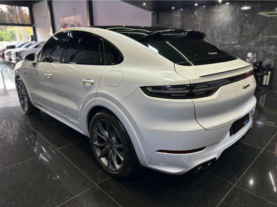 PORSCHE-CAYENNE-2022