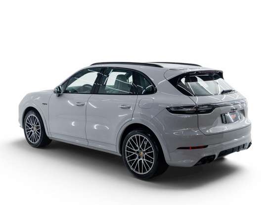 PORSCHE-CAYENNE-2023