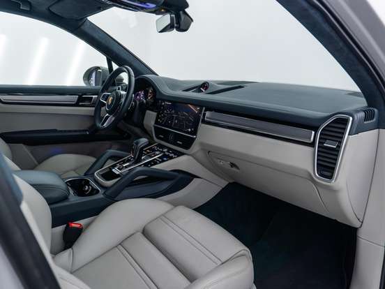 PORSCHE-CAYENNE-2023