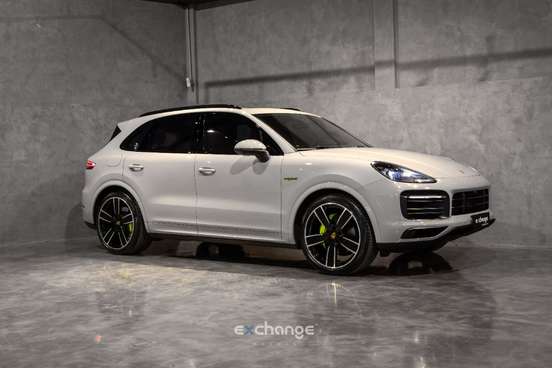 PORSCHE-CAYENNE-2023