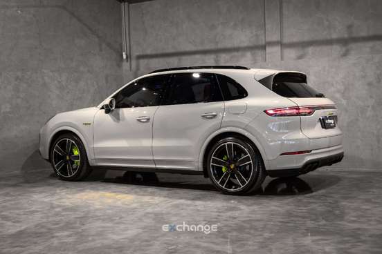PORSCHE-CAYENNE-2023